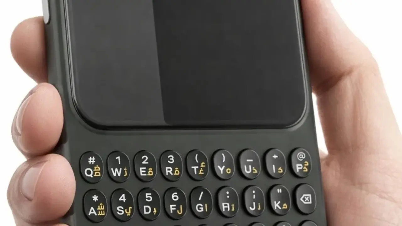 دعم اللغة العربية في لوحة مفاتيح هاتف Clicks Communicator بتصميمها الجديد المتطور